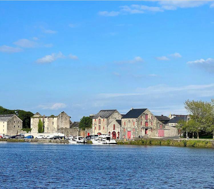Riverfront Apartments At The Blue Goat Ramelton Exteriér fotografie